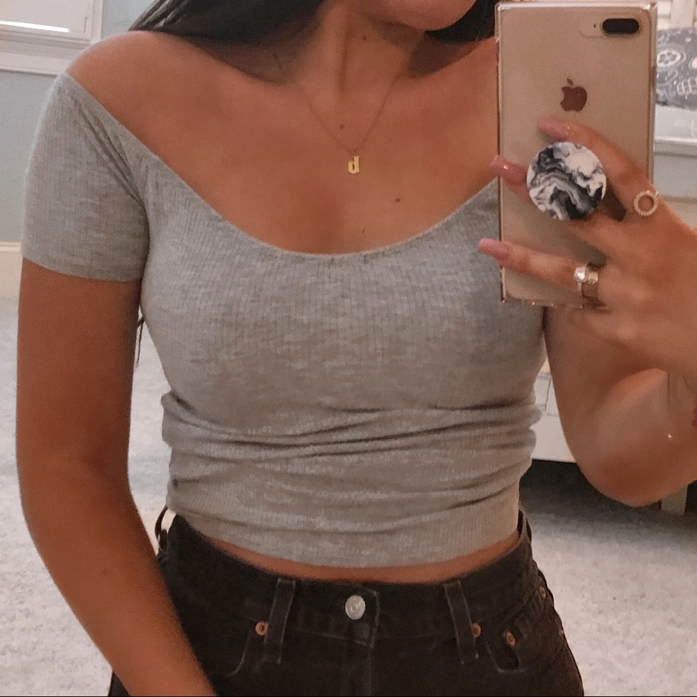 ⭐️Gray Off Shoulder Crop Top⭐️